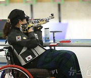 사격 이윤리, 한국 선수단 첫 메달…女 10m 공기소총 銀[패럴림픽]