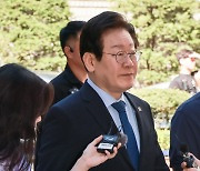 [포토] 이재명 대표, 묵묵부답 법원 출석