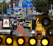 [영상] ‘연희동 싱크홀’ 하루 만에 또…주변 도로 침하 발견