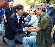 전주지검 출석하는 조국 “검찰규탄 집회, 자제해 주세요”