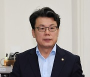 진성준 “의료대란 문제, 여야 대표 회담 때 논의할 것”