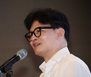 권성동 “말 툭툭 던진다고 해결되나”…한동훈 “제가 당대표”