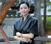 [MD포토] 이영애 '핑크 립, 세월을 역행하는 미모와 화장'