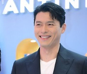 '손예진❤️' 현빈, 여의도 여심 사로잡은 8등신 비주얼…'추석 인사도 스윗해' [MD동영상]