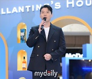 '손예진❤️' 현빈, 매력적인 보조개와 함께...반가운 추석 인사 [MD숏폼]