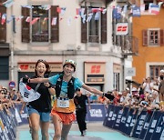 'HOKA UTMB 파이널 OCC' 골인하는 팀 호카 박소영