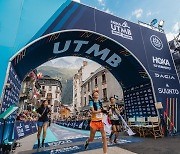 HOKA UTMB 파이널 OCC 골인하는 팀 호카 박소영