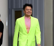 JYP '화려한 형광 패션'