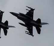 "서방 지원한 우크라 F-16 전투기 추락…'최고 파일럿' 사망"