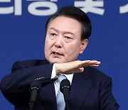 “외압 실체 없다” 尹에 이준석 “‘검사 윤석열’이라면 특검하겠다고 손들었을 듯”