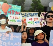 ‘한국 툰베리들’ 손 들어준 헌재… “정부 탄소 감축 목표 부족”