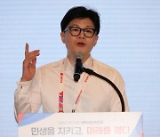 물러서지 않은 韓 “응급·수술 상황 심각… 의료개혁 타협책 필요”