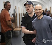 Russia Journalists Arrested