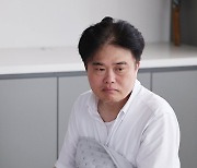 '단식 5일차' 임현택 회장, 건강상 이유로 건물 내부진료시설로 이동