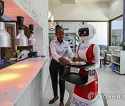 KENYA TECHNOLOGY ROBOTIC WAITERS