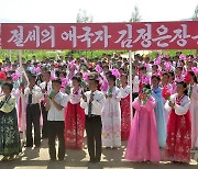 北 송화군 구탄농장·약산농장에서 새 살림집 '입사모임' 진행