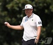 임성재, PGA 투어 챔피언십 2R 공동 10위 도약…선두와 13타 차