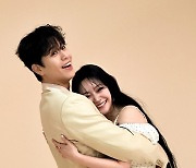 ‘웨딩 화보인 줄’ 손준호♥김소현, 결혼 13주년 무색한 꿀뚝뚝 커플 화보