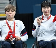 탁구 서수연-윤지유, 여자 복식 은메달…남자 복식 장영진-박성주도 은메달 확보 [패럴림픽]