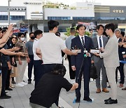 조국 “문재인 향한 수사 100분의 1만이라도 윤석열·김건희에 했으면”