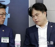 김교웅 의장과 대화하는 임현택 회장