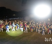 화려한 퍼레이드와 함께 개막한 제28회 무주 반딧불 축제