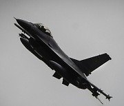 우크라이나에 준 F-16 추락…아군 오인사격 의혹 속 공군사령관 전격 해임