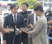 3시간여 검찰 조사 받은 ‘참고인’ 조국 “이상직·文 사위 몰라”