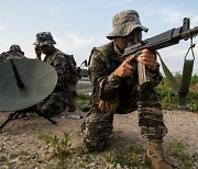 [르포] “북한군 담배 피우는 것도 볼 수 있다”···수도권 서측방 255㎞ 해안경계 24시간 ‘이상무’ [이현호 기자의 밀리터리!톡]