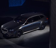 BMW 압도적인 성능의 슈퍼 왜건, ‘M5 투어링’ 공개