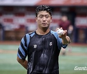 롯데 '최강야구' 좌완 4⅔이닝 노히트→KKKKKK쇼, 8G 만에 감격의 첫 승... "한번 더 보겠다" 감독 믿음에 부응