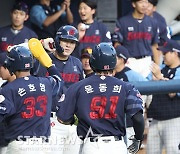 [포토] 손호영 '빅이닝 예감 적중'