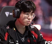 [LCK PO] 제우스 카밀 활약한 T1, 패자전 2세트 DK 잡고 동점 만들어