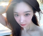 강민경, 이탈리아서 새하얗다 못해 '투명한 피부' 자랑…”인형이세요?”