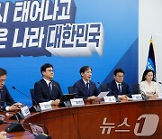 조국 "윤 대통령, 관저 사우나룸에서 몸 풀 시간에 의료현장 가야"