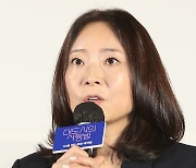 '대도시의 사랑볍' 메가폰 잡은 이언희 감독