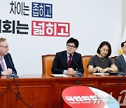 한동훈 대표, 콜린 크룩스 英대사 접견