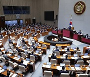 야 "윤 대통령, 기시다 만나면서 국회 개원식 왜 못오나"