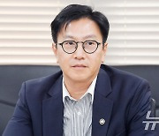 서비스산업발전TF 회의 주재하는 김범석 차관