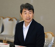 이주호 "역사교과서, 중립성 근거 검정 통과…수정 절차 남아"