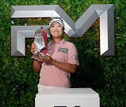 유해란, '고진영과 연장 끝에' FM챔피언십 우승 'LPGA 2승째'…시즌 상금 200만달러 돌파(종합)