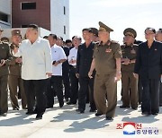 김정은 “시·군 병원 건설은 숙원사업” 연내 완공 지시