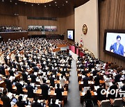 [포토]제22대 국회 개원식 선서하는 의원들