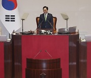 민주 "尹 대통령 국회 개원식 불참, 한국정치사 오점"