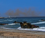 Korean, U.S. Marines hold amphibious landing drills