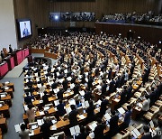 '대통령 불참'에 '최장 지각' 개원식...'계엄 음모론' 놓고 여야 공방