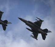 ‘최악의 팀킬’로 이제 조종사 단 5명?…우크라 F-16 추락 논란 [핫이슈]