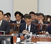 국회 행안위 전체회의 참석한 국무위원들