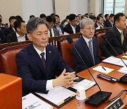 국회 행안위 전체회의 참석한 국무위원들