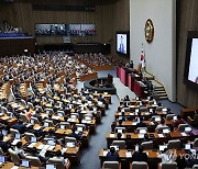 국회, 석달만에 '최장 지각' 개원식…6공화국 첫 대통령 불참